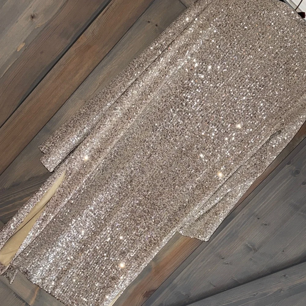 By Together Sparkling Sequin Robe - Picture 4 of 5